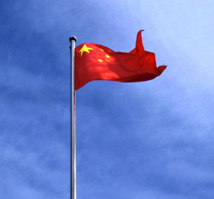 一名韩国网友刷到中国国庆街头挂满五星红旗的画面后，提出疑问：在韩国，国庆日街道上