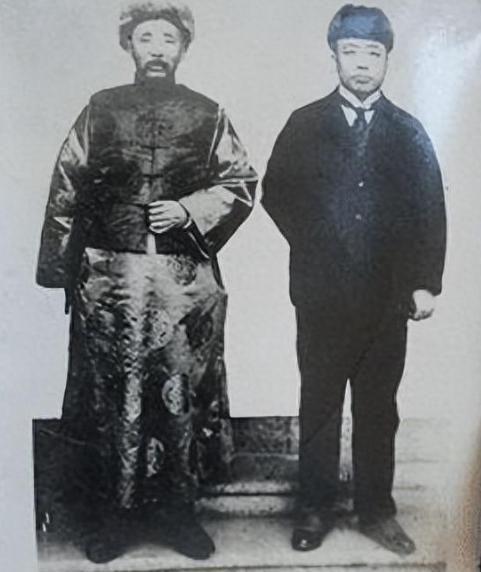 1925年，奉系军阀首领张作霖电召身处大连的杨宇霆返归奉天，二人见面在奉天的大帅