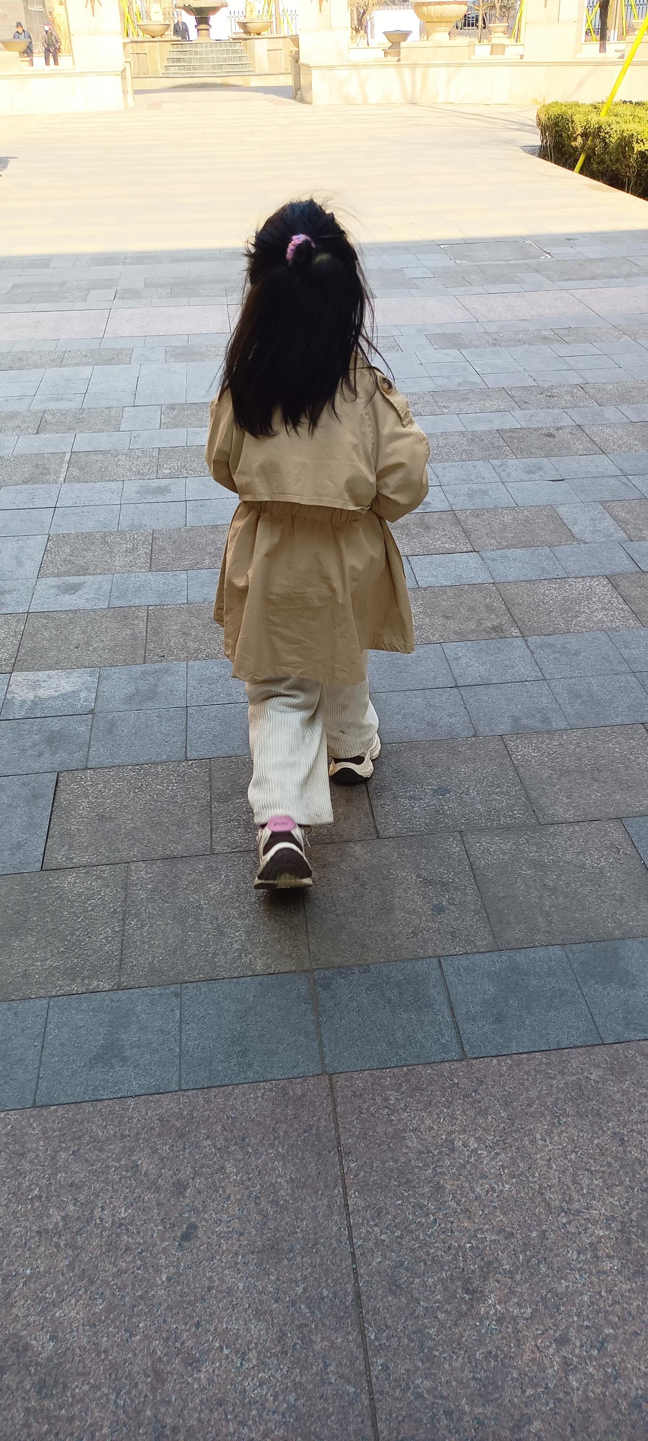 庄稼都是别人的好，孩子都是自己的好！我有孩子那时候都是独生子女，我还有点封建思