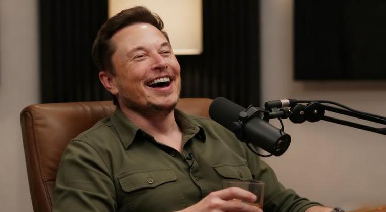 咱就说这世界上的钱真能多到离谱，马斯克这哥们儿直接干成了人类第一个揣着7000亿