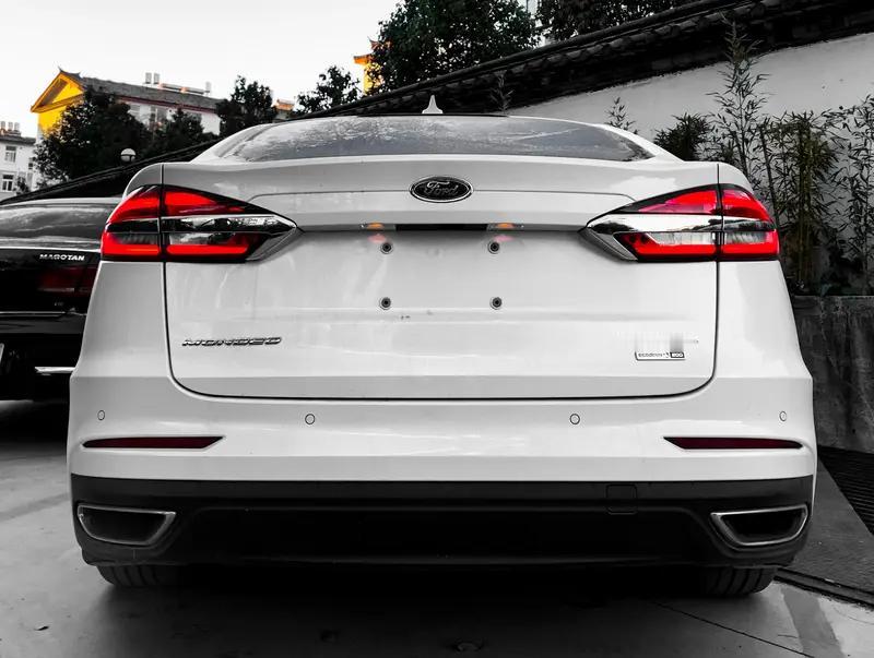 新蒙迪欧这几款里，豪华型性价比最高。时尚型虽只要15.98万，但配置仅够基础代步