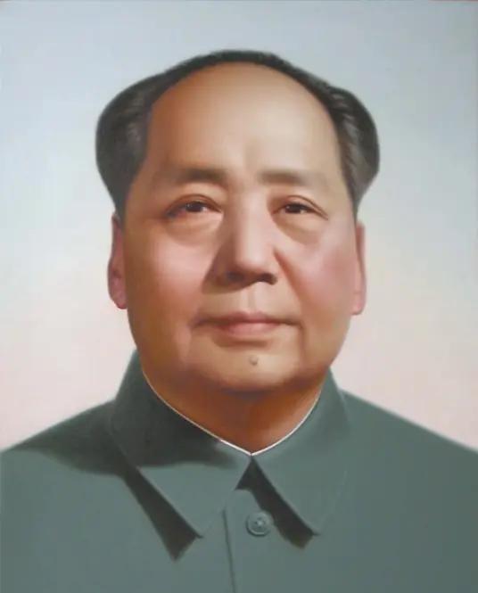1956年春天，北京中南海会议厅里气氛压抑，毛泽东手里拿着一份报告，脸色沉了下去