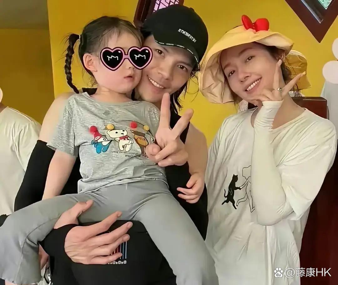 向佐和郭碧婷的女儿向芷，小名小奶黄正面照曝光，这颜值幸好随了妈妈，真漂亮。​