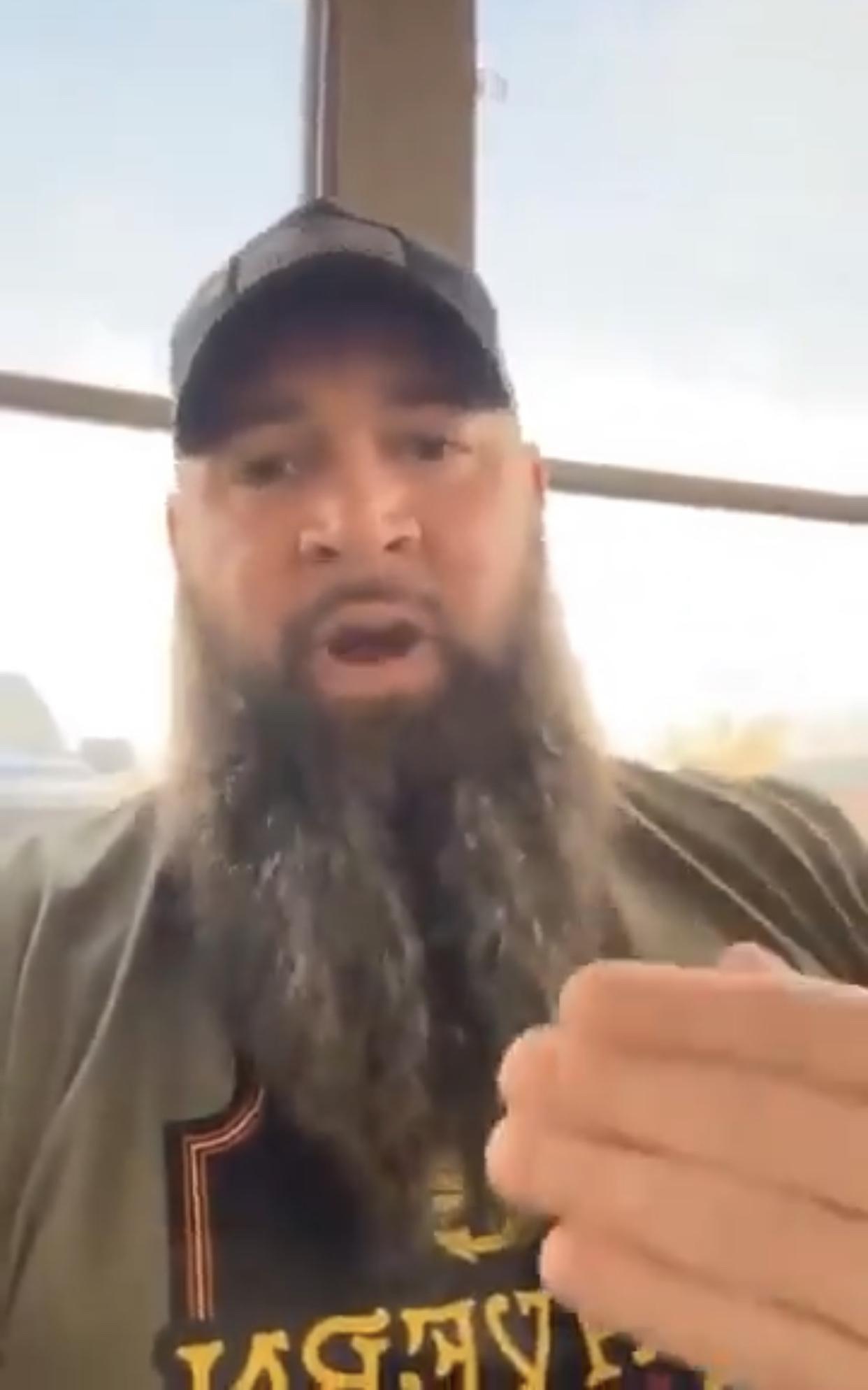 一名美国海军陆战队退伍老兵表示：“我既不支持伊朗，也不支持以色列，但是如果一定要