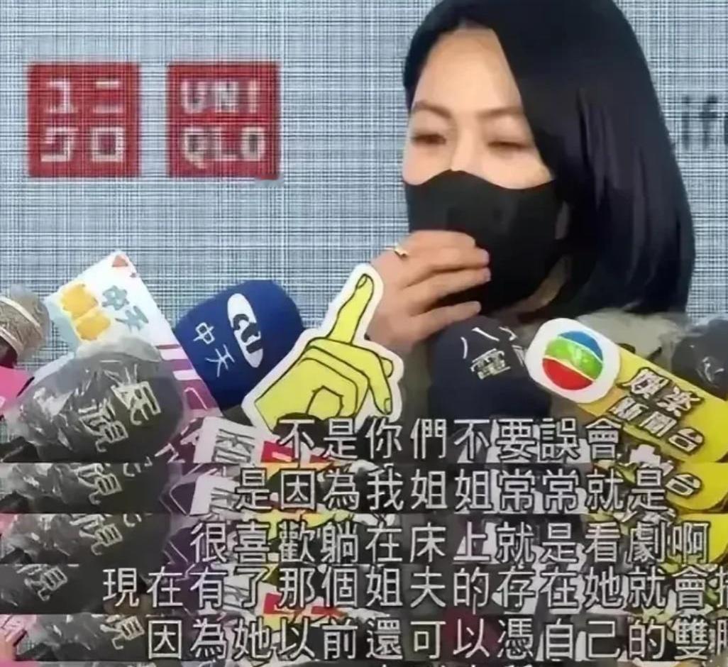 小S的婚姻状况再成热议话题。据黄春梅透露，女儿虽然贵为知名主持人，但实际收入