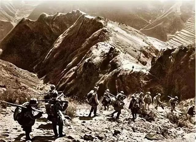 1938年7月，东北抗联第6军被日军包围，排长潘兆会带领1排掩护部队突围，突然肚