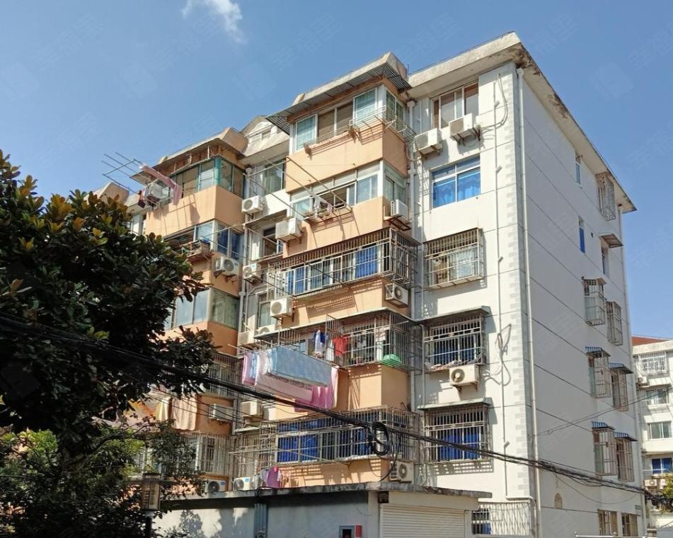 上海的房价，经历了过山车，房子多的人，尽早出手总是对的，越是后面，越有可能砸在手