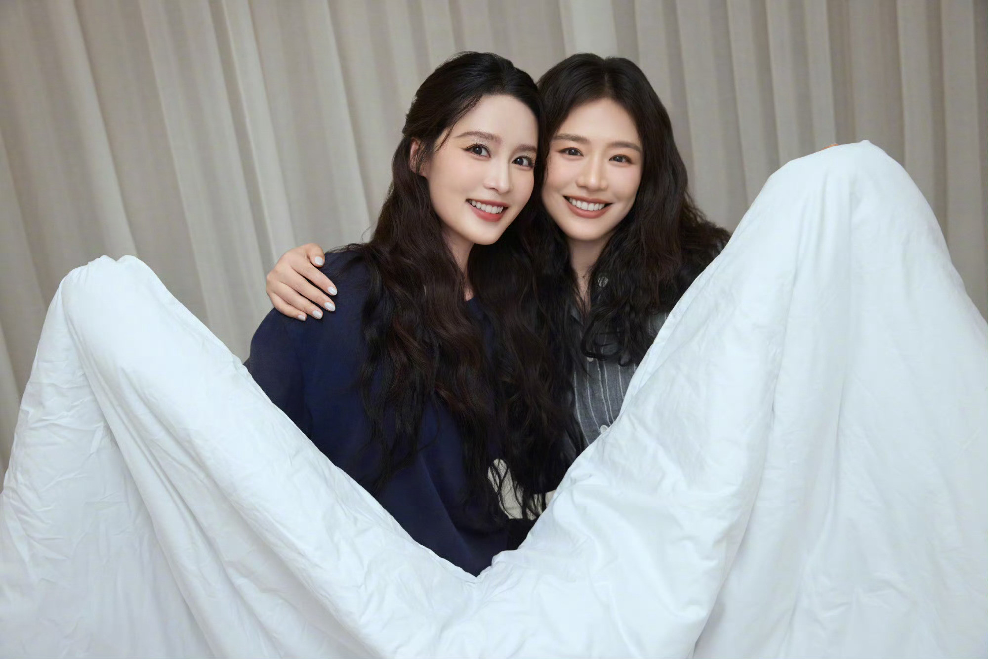 李沁马思纯下班合照李沁马思纯下班同床合照李沁马思纯下班合照，花少姐妹又见面啦