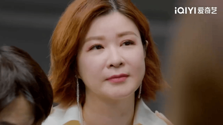 杜华想挖走鞠婧祎化妆师大姐，别搞笑，你挖了化妆师也变不成鞠婧祎啊！