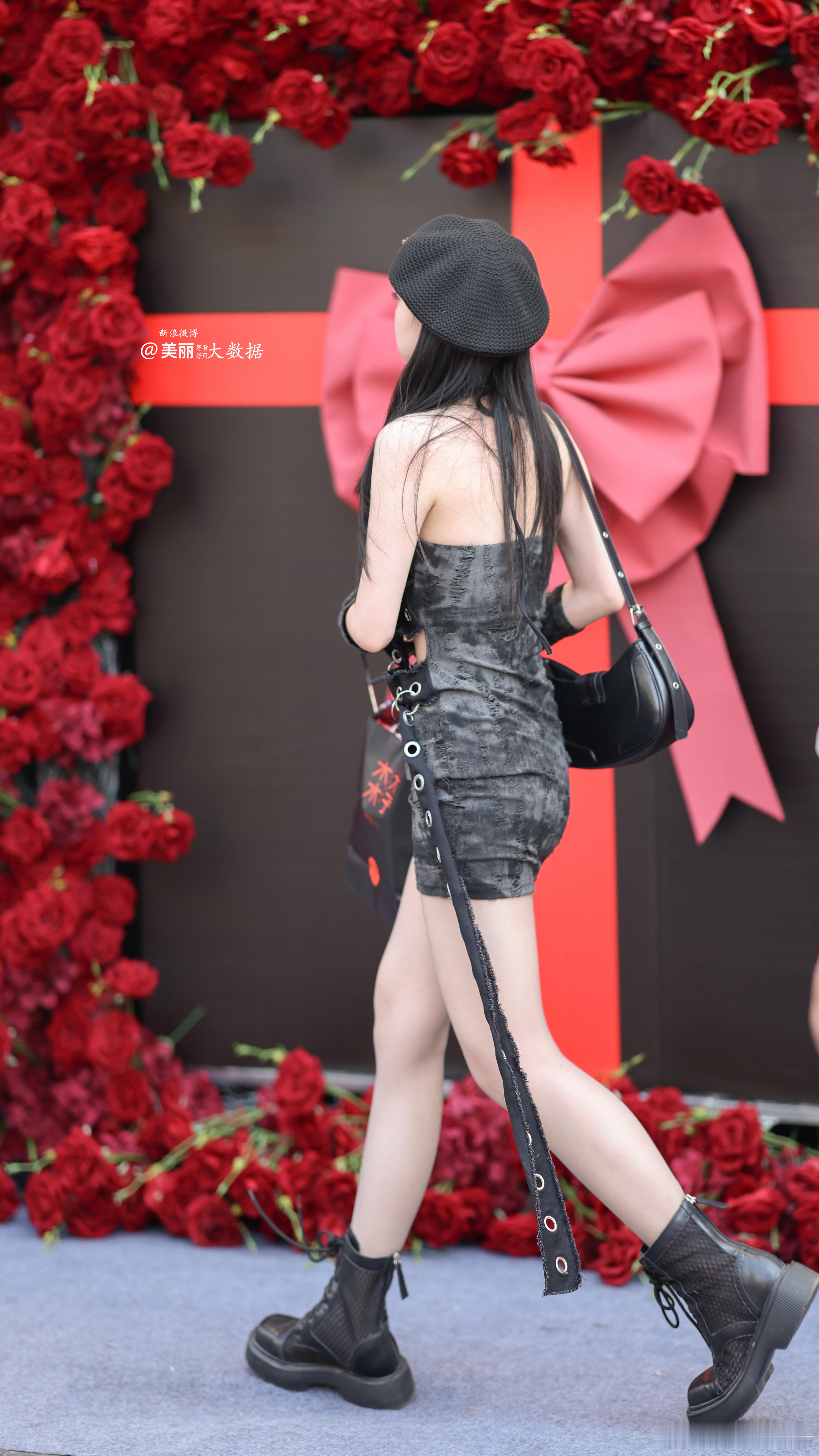 一张侧后[点赞]​​​
