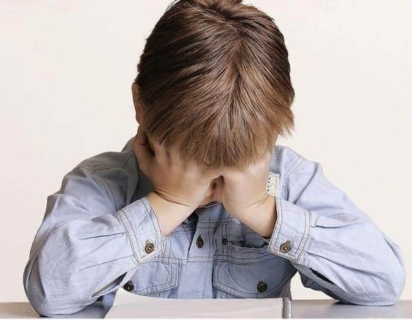 缺乏安全感的宝宝, 都会有这几种表现, 宝妈们可要当回事!