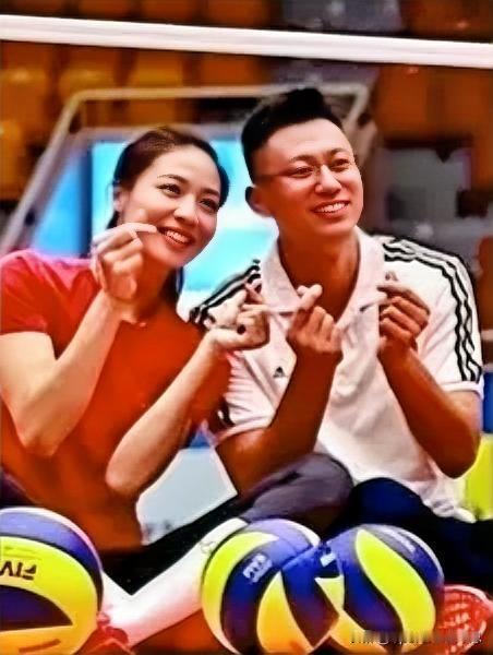 中国女排助理教练简介:(一)袁灵犀，43岁，辽宁沈阳人，身高一米九二，现任中国