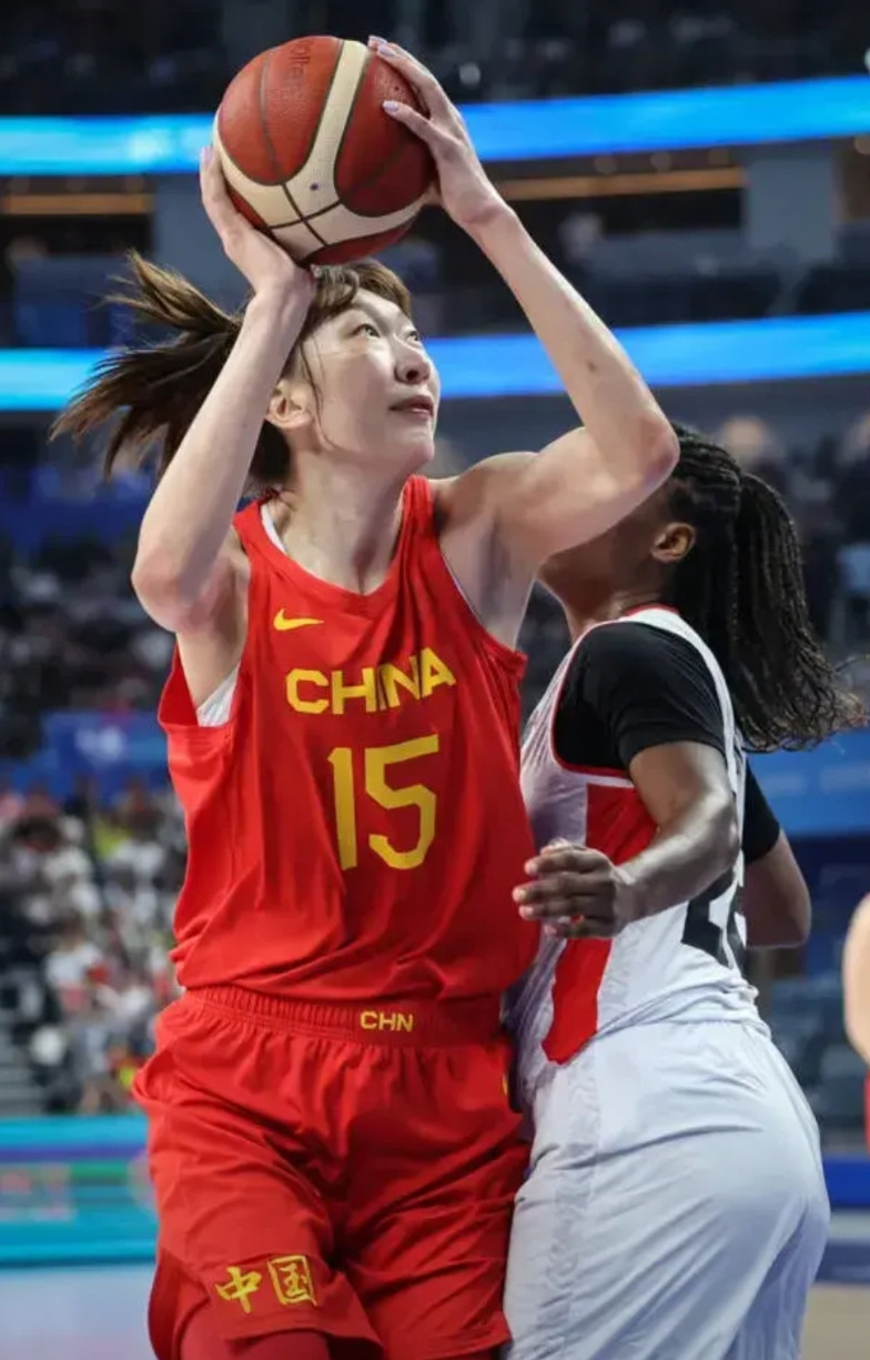 韩旭、李月汝两大中锋因为竞争关系而不和，真是这样吗？韩旭、李月汝，都是25岁，