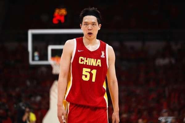 主场72-93不敌日本男篮，中国男篮用一场惨败再次打破了球迷的期待，也将自己逼入