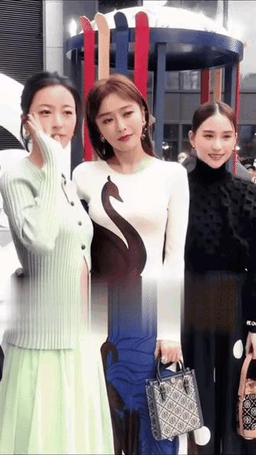 秦岚情商不高，也可能故意的，就三个女的在中间，还厚此薄彼，和另一个人说悄悄话，冷