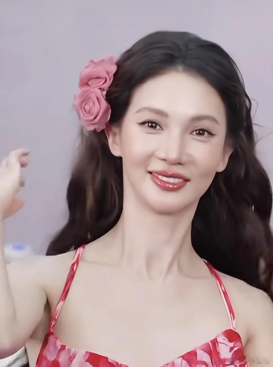 金晨现在怎么成这样了，她这脸do太多了吧