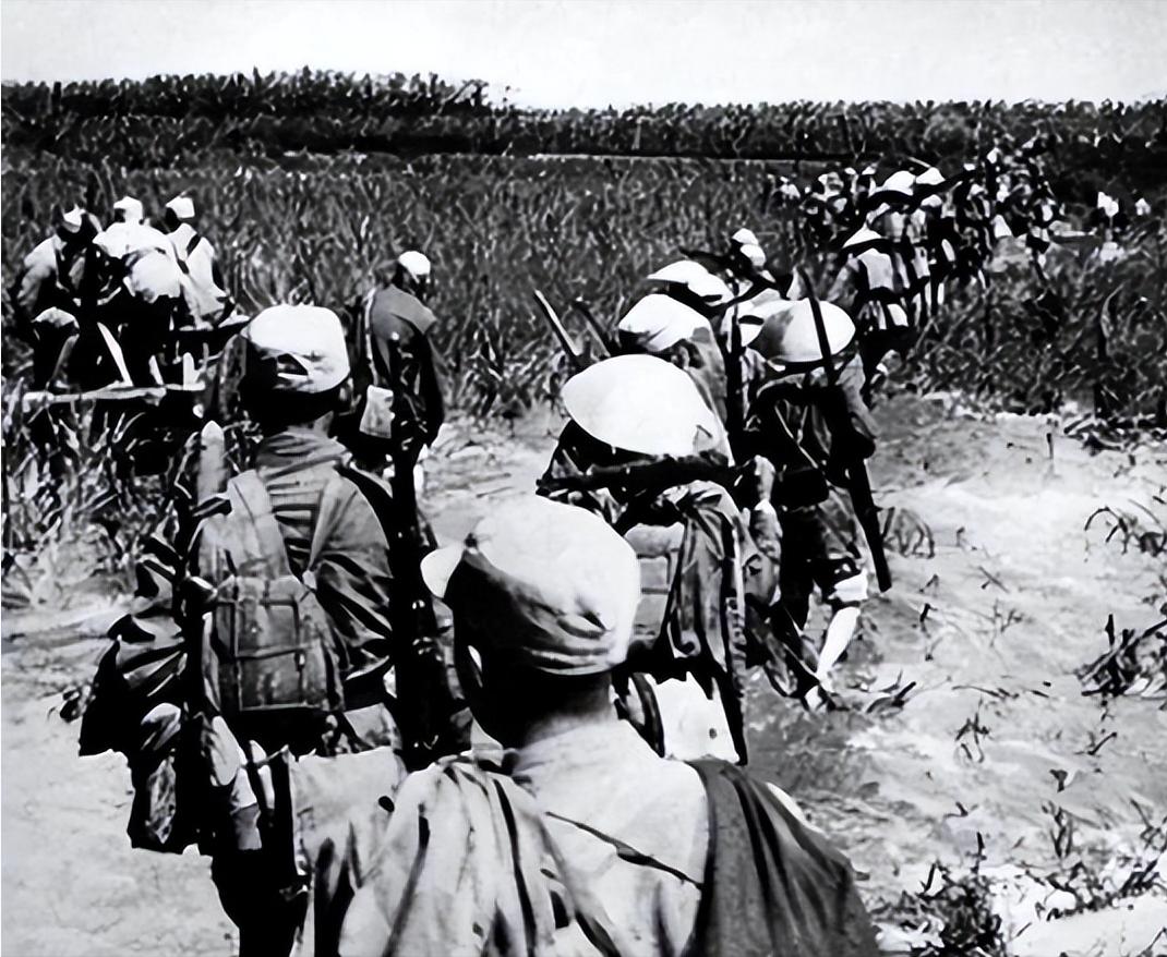 1939年，冀东抗联总司令高志远去开会，萧克看了他一眼：“配枪不错。”高