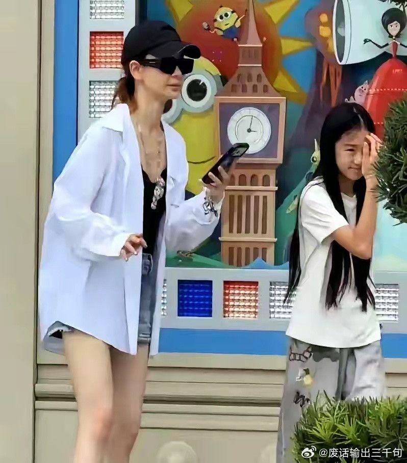 戚薇女儿Lucky被全网判了“颜值死刑”？这帮人是不是疯了！就因为10岁的Luc