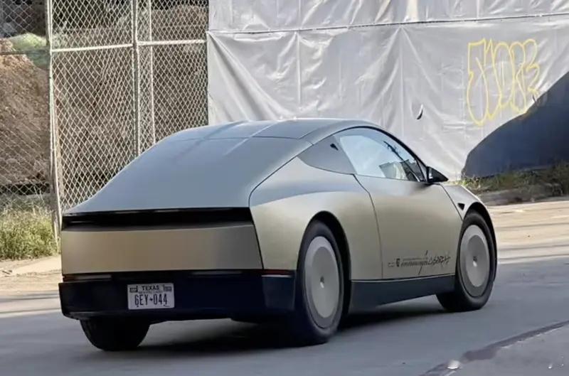 特斯拉Cybercab路试曝光特斯拉Cybercab无人驾驶网约车在美国奥斯汀进