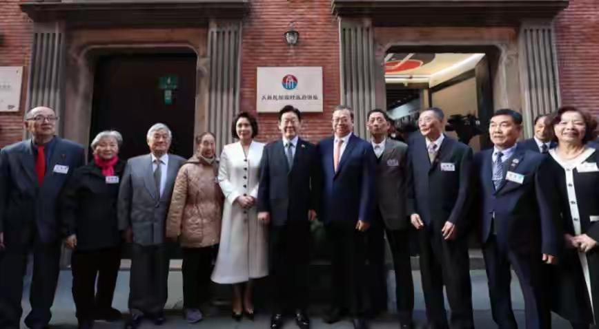 高市斗不过中国，邀6国反华，马克龙打退堂鼓，得罪中方代价太重。近日，中国商务