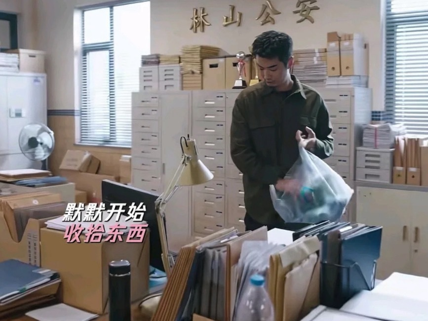 第一次见电视剧离职用塑料袋简直把我笑晕咧，实在不能更接地气了​​​