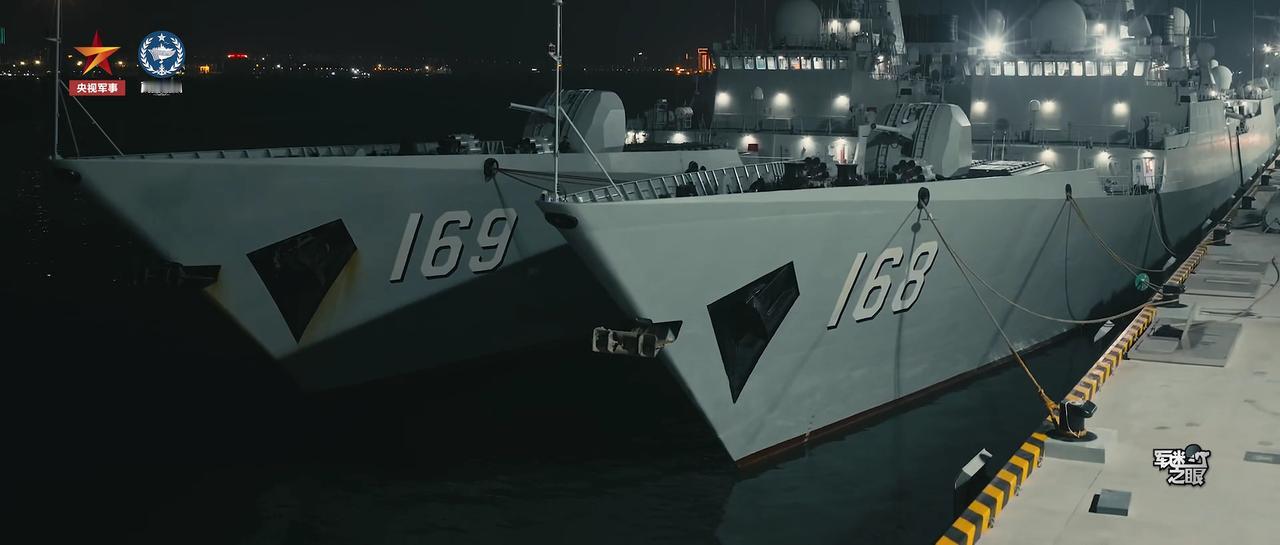 完成改造的2艘052B导弹驱逐舰，“施基利”的3S-90发射臂已经改成了32单元