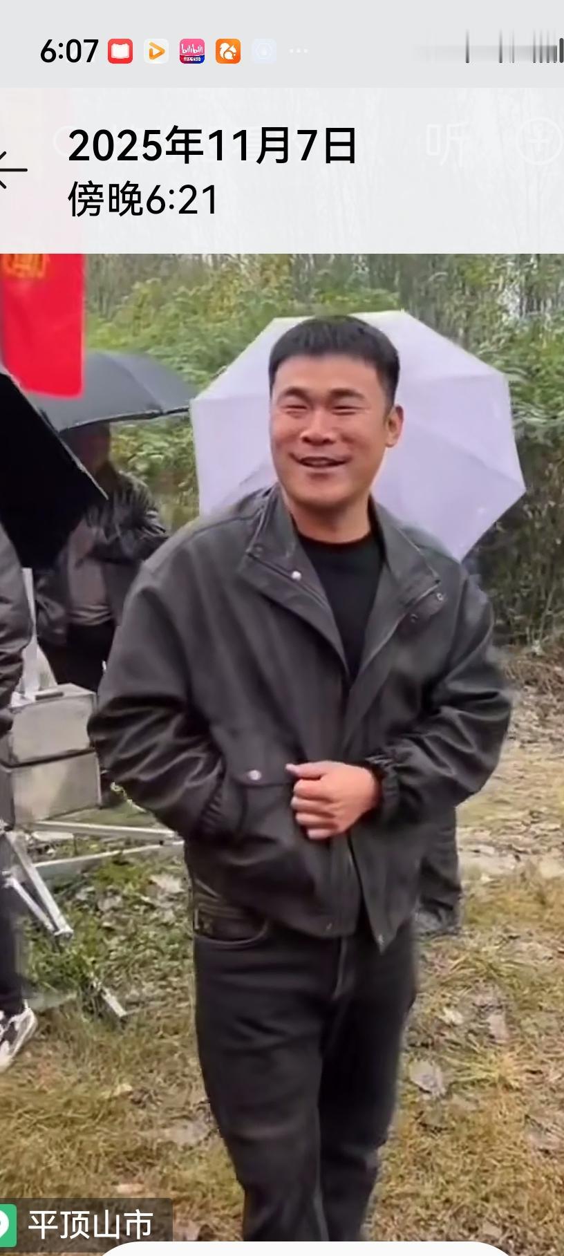 阿杜笑了回家两天都不美气，遭李佳锁门不让进，又遭依依不待见和吐槽。只有和妈妈