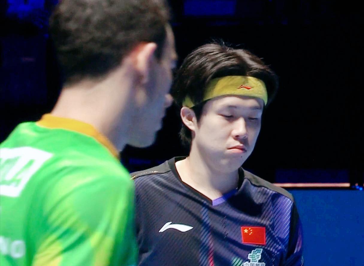 太吓人了！雨果今天又开始擦网擦边了。要知道，去年雨果就是擦网太多了，搞乱了王