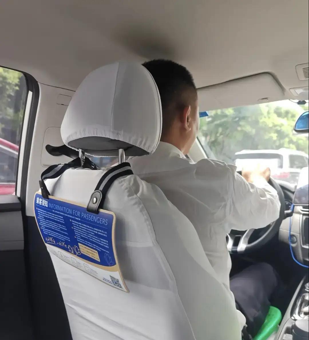 网约车到点不下车，竟拿投诉要挟司机要10块钱网约车已经抵达目的地，女乘客却