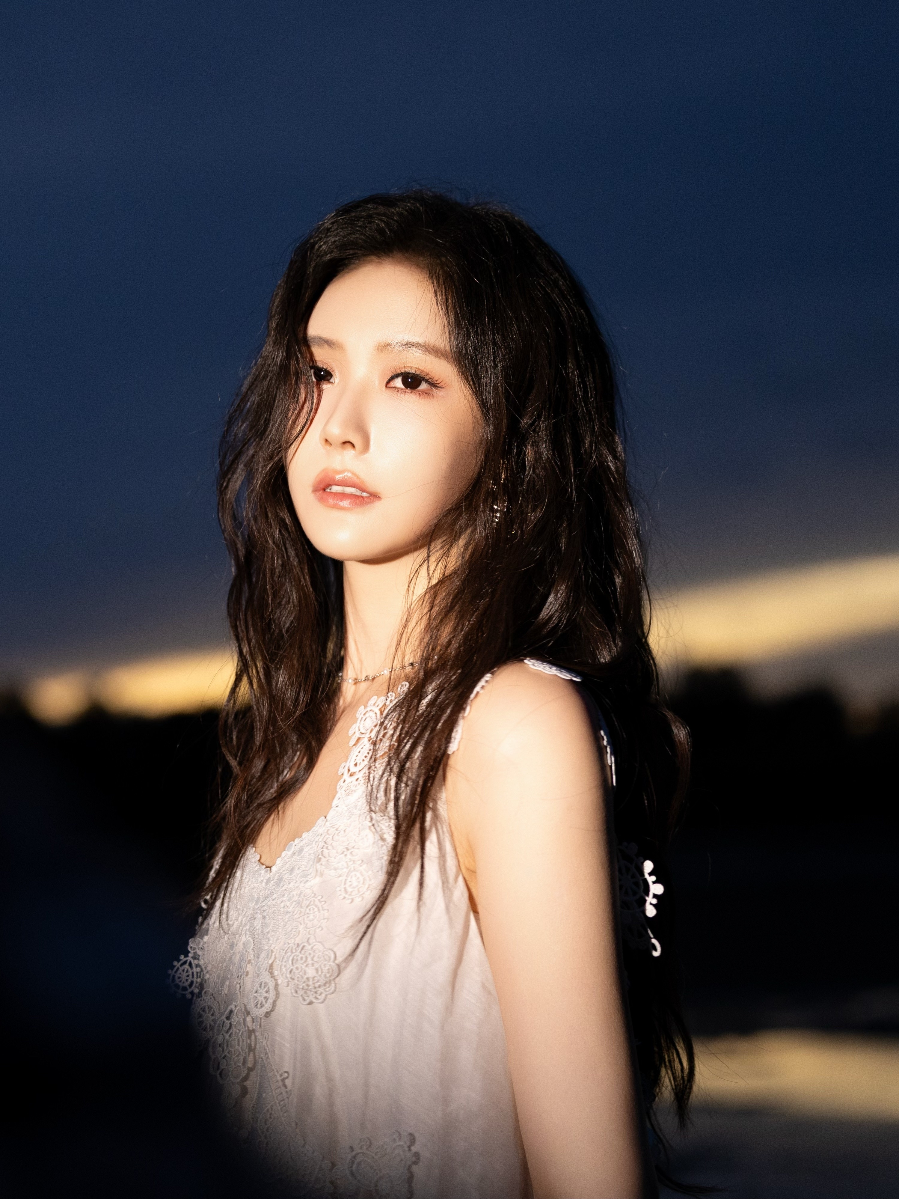 王艺瑾夜色迷人你就是那夜色中最美的风景