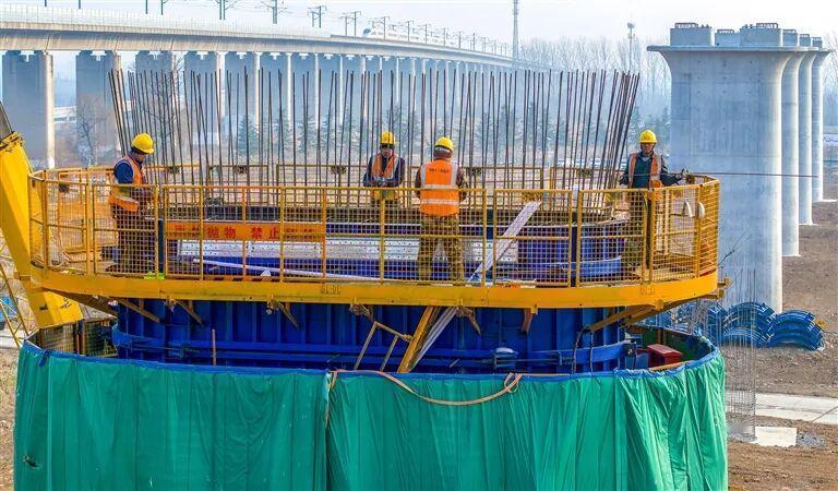 焦洛平高铁项目跨黄河、洛河工程加速！从官网了解到，在焦洛平高铁项目黄河公铁大桥