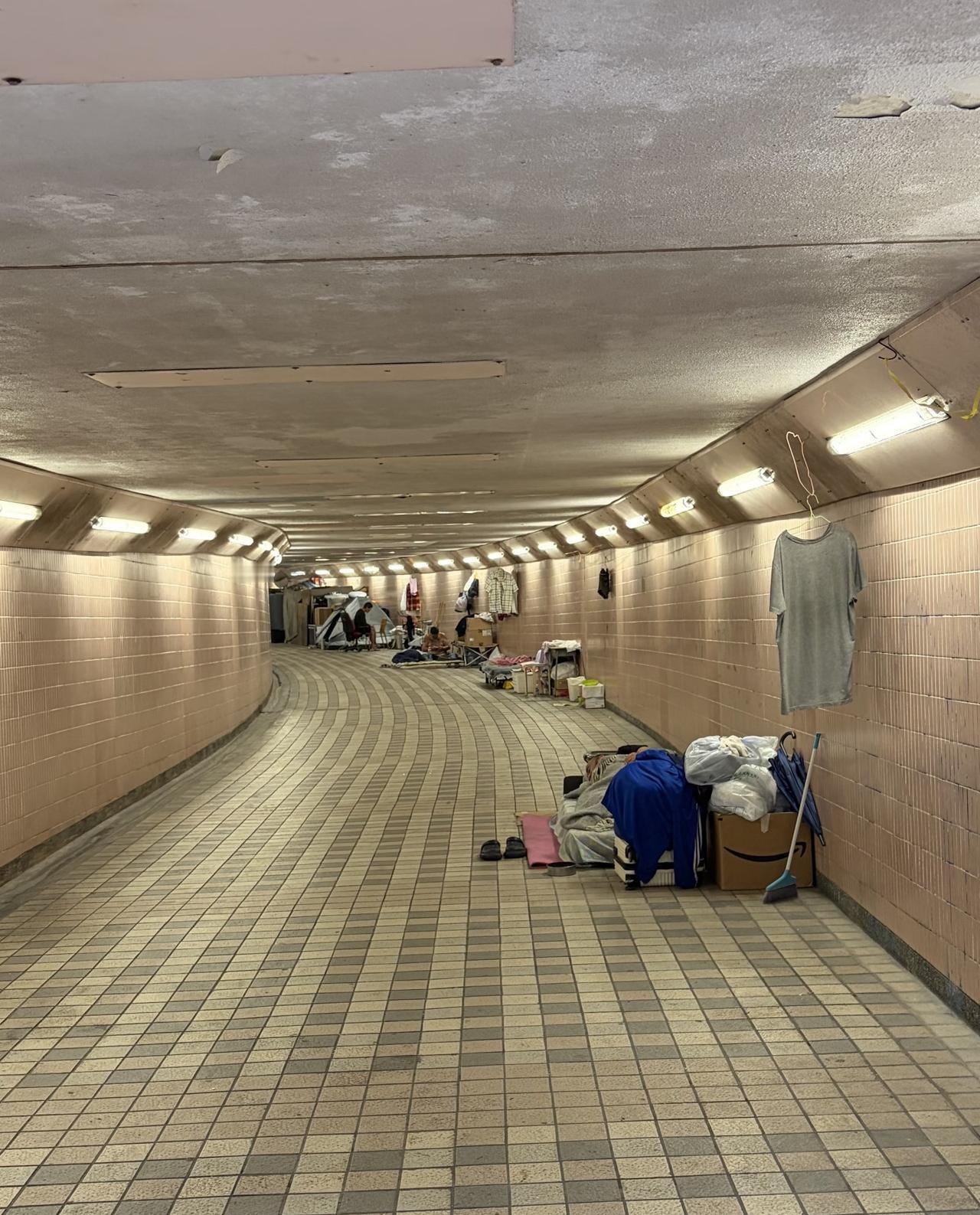 香港也有无家可归的流浪汉但是比欧洲国家的文明多了[捂脸哭][捂脸哭]