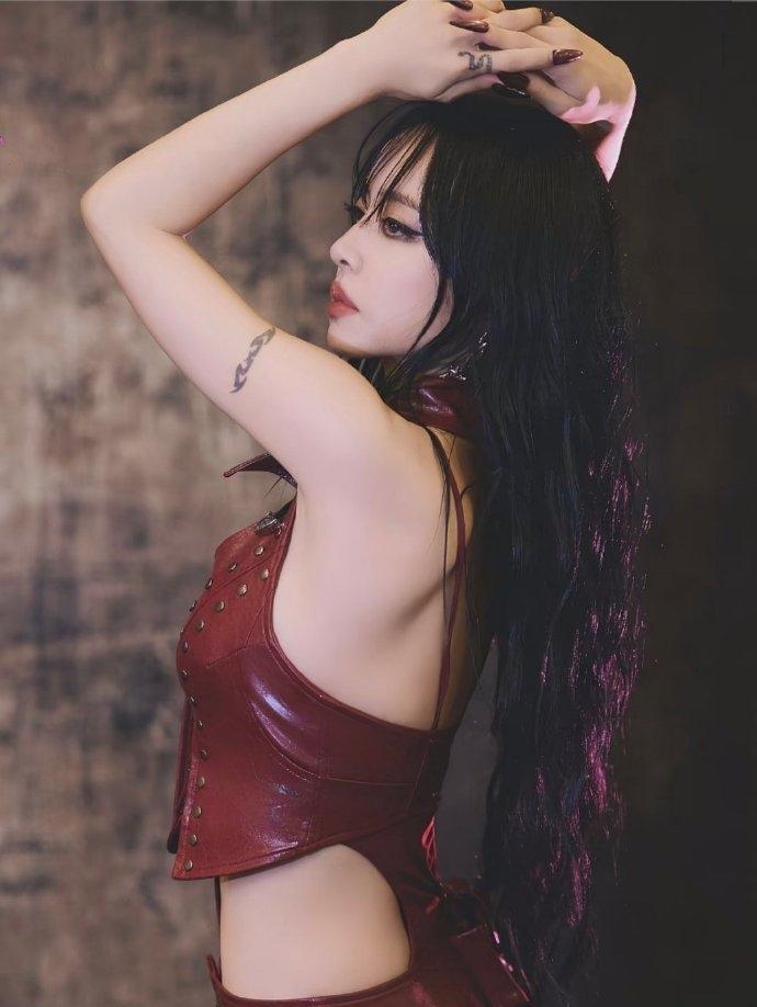 蔡依林自曝，因患上蛇缠腰（带状疱疹）后，彻底改变生活节奏。她坦言此前长期熬