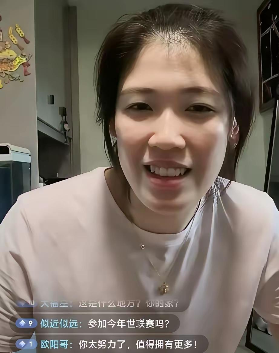 五年前的东京奥运会上，李盈莹正意气风发，郎平战队里的八仙女之一，可包打天下，如今