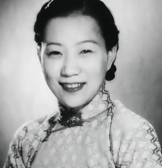 1935年，盛宣怀的孙女盛佩玉外出时，突然想到有东西忘了拿，回家取的时候，她看到