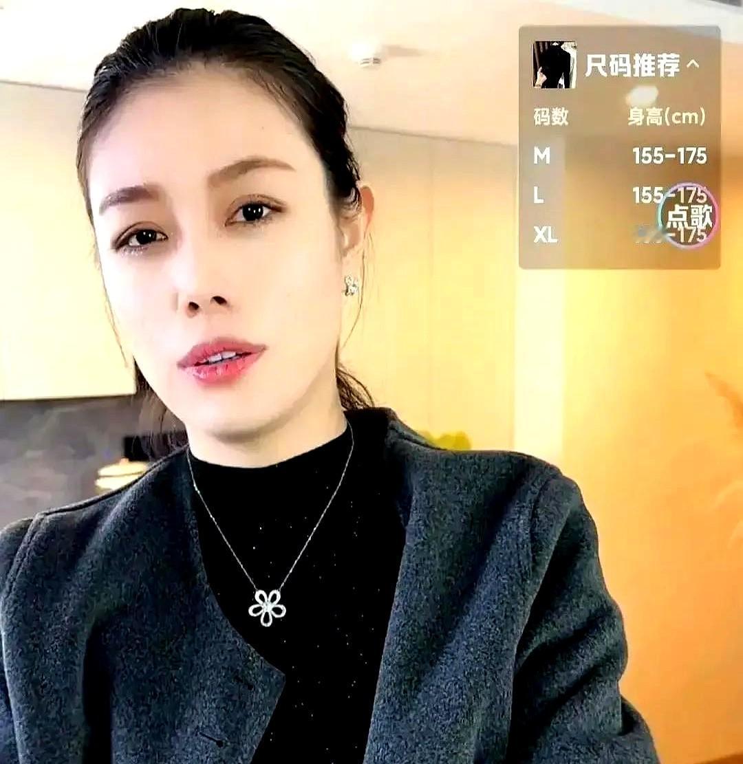 生了孩子，却等不来女儿一通电话。三十八岁的葛荟婕在二零二五年七月的直播里崩溃