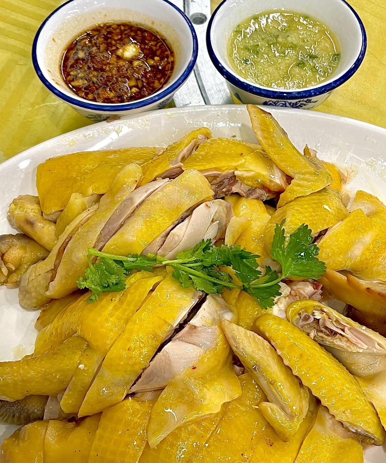 我是土生土长的湛江人，要说白切鸡我所在的老家安铺镇是有一定的发言权的。看到全红