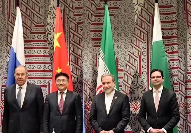 中国不允许，美国从东面进不了阿富汗，俄罗斯不允许，要求中亚各斯坦配合，美国从北面