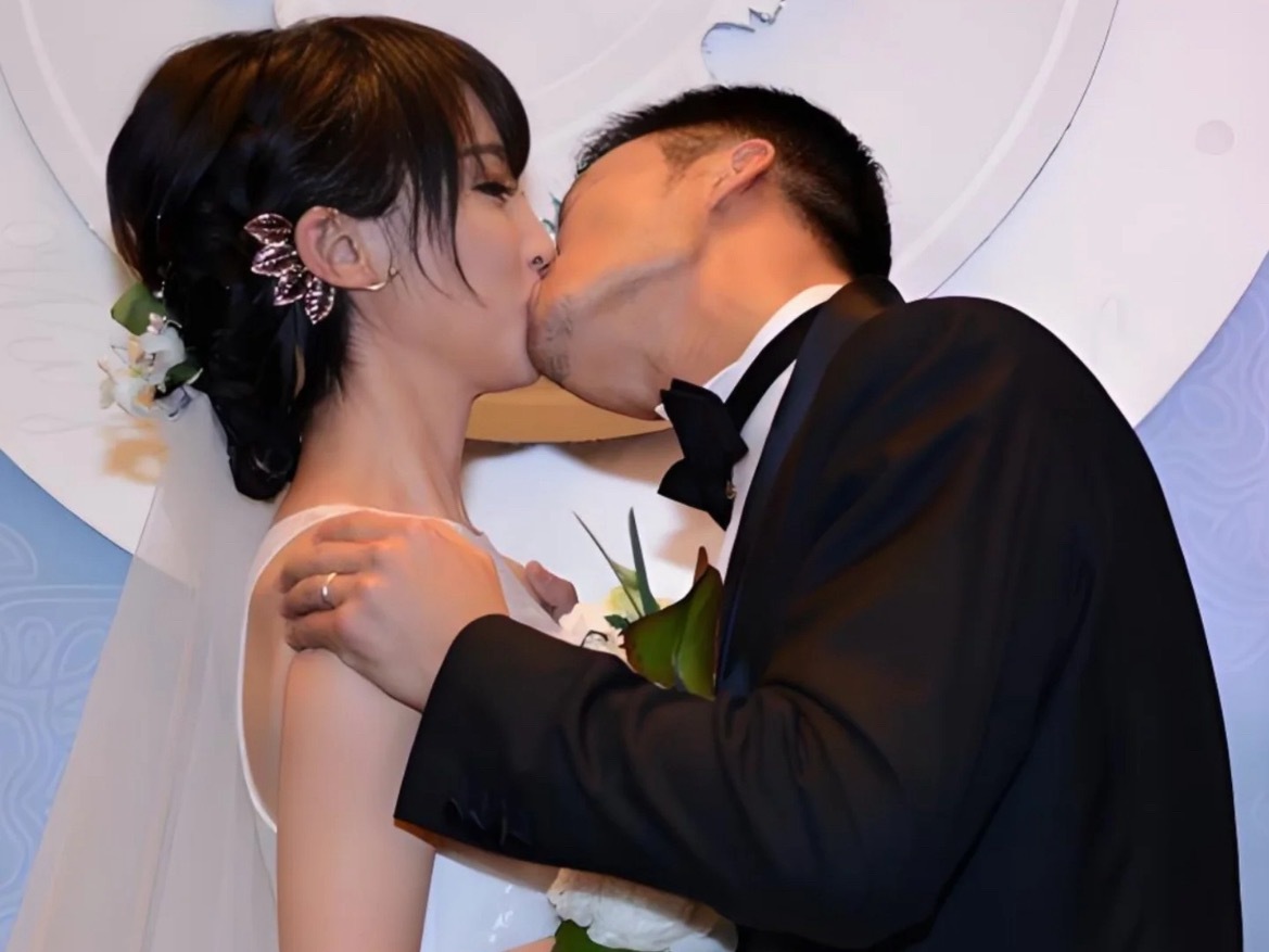 结婚14年！不敢想象吴京谢楠有多幸福⋯记得婚礼的时候，谢楠特意留起吴京喜欢的长发