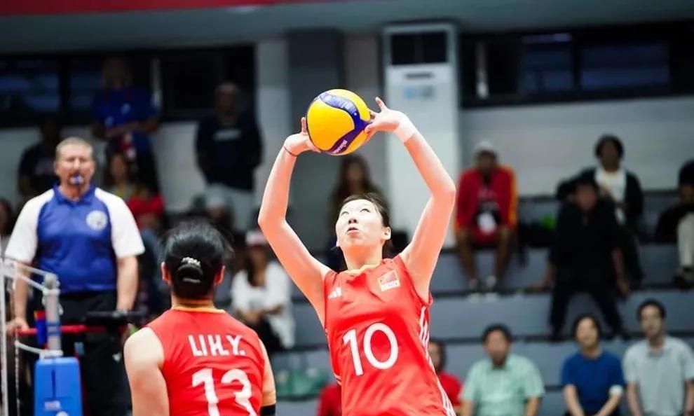 中国女排U21，又是一场0:3溃败给意大利。作为卫冕冠军，如此惨败，简直太丢