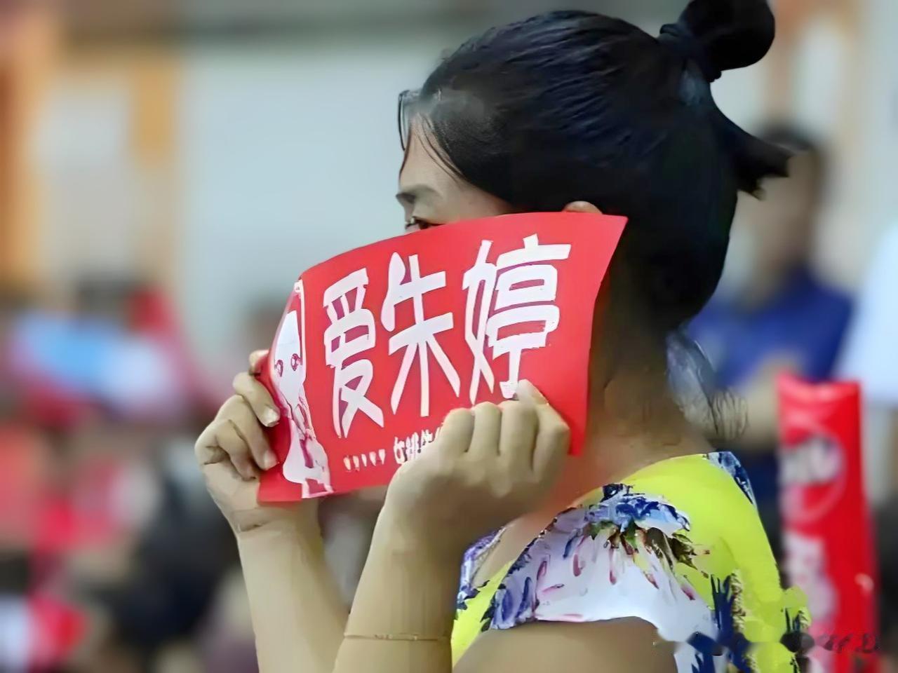 女排世俱杯，意大利德比。31岁朱婷13分难救主、卫冕失败，老东家首夺世界冠军!