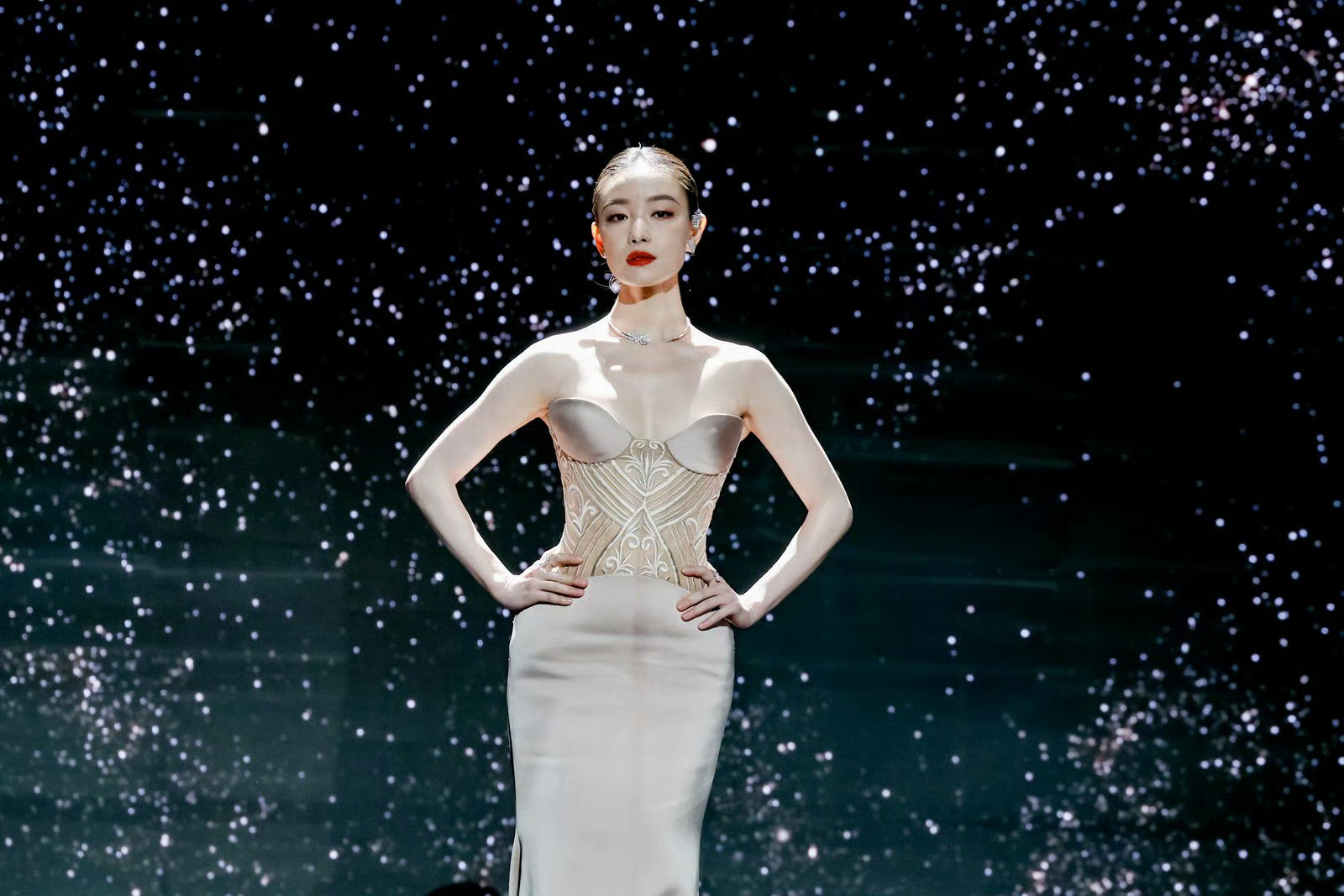 倪妮红毯统治力主人级别！！！