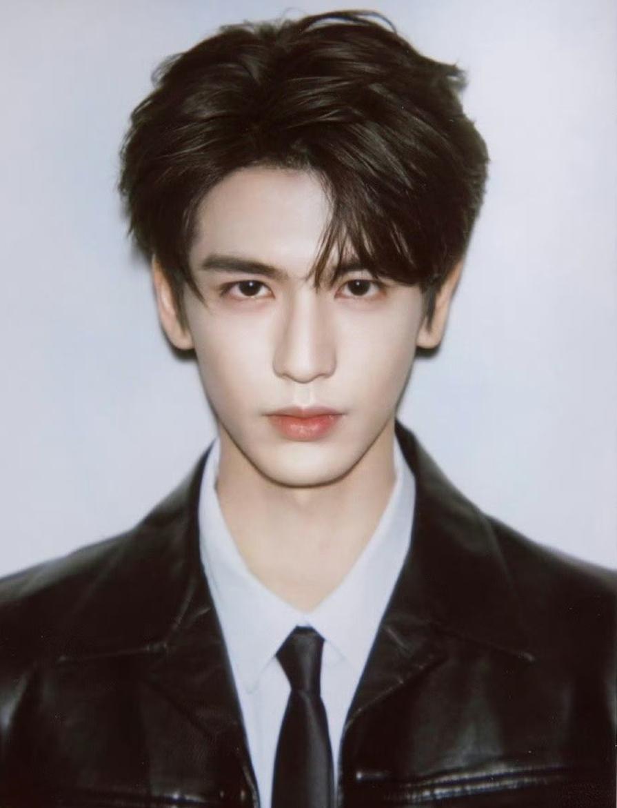 张凌赫是真的火了，还🔥到了东南亚，不过却是被东南亚网友追着骂。就因为张