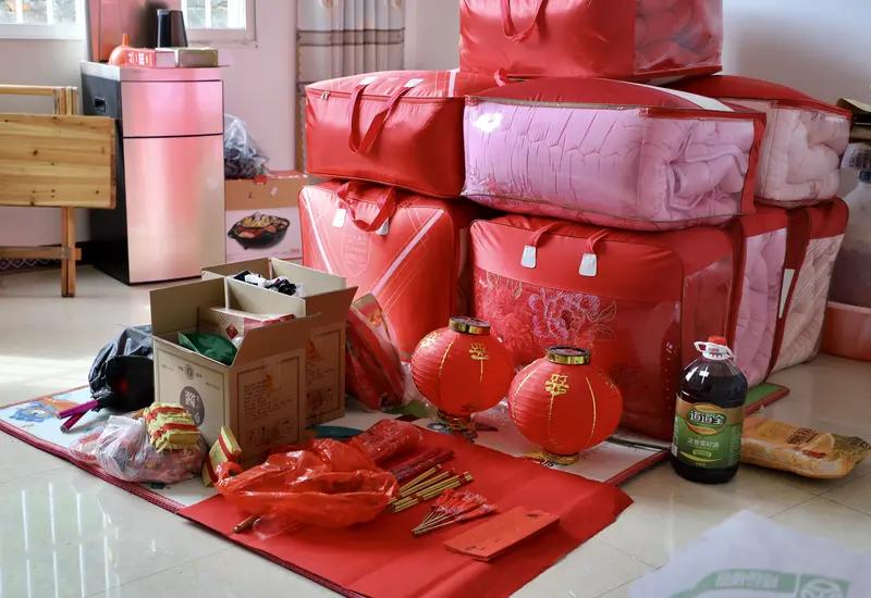 34岁二婚已经怀孕2个月，跟男方要8万彩礼，3金过分吗？女方有自己的全款房子，男