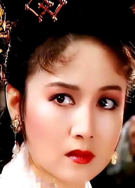 她“黑”？她“土”？杨洁导演当场摔剧本，谁知一个歪主意，竟逼出京剧名角藏了3