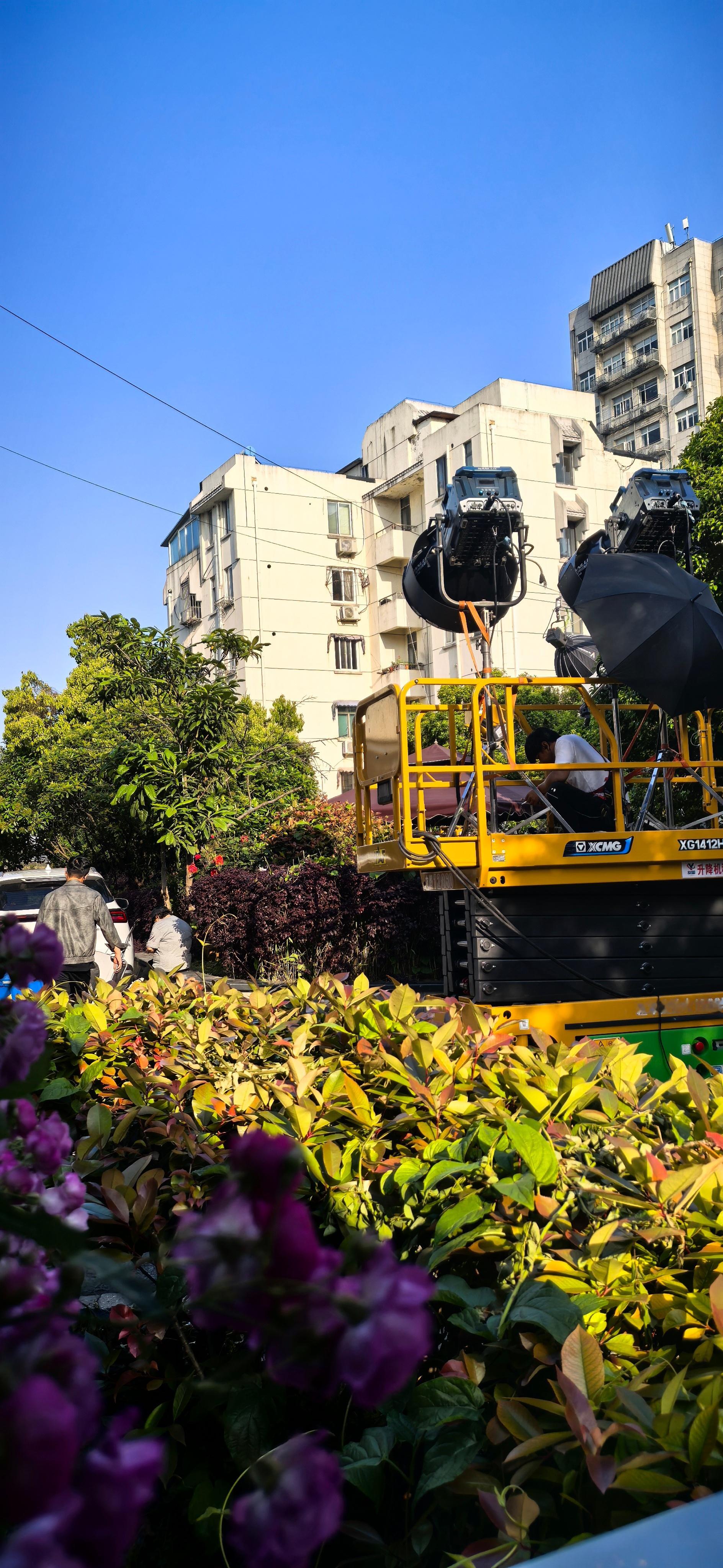 小区里在拍电影王子文电影