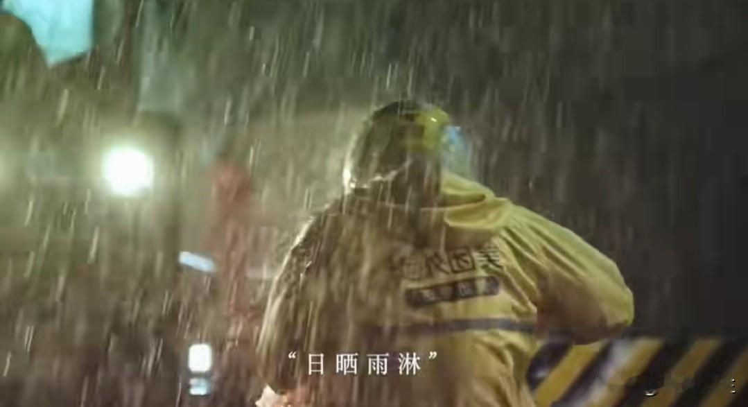 外卖小哥靠自己跑单赚的钱买了一辆几十万的车，很多人都说不值，有人不解地问：靠