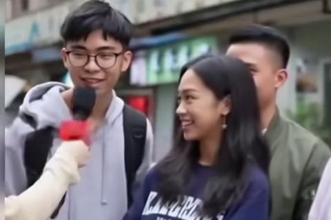 台湾街头记者采访年轻人，问他们害怕解放军吗？他们的回答出人意料:害怕什么？五星红