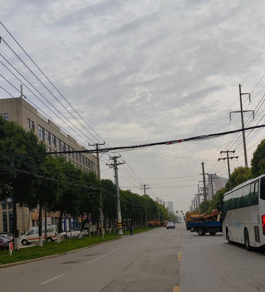 过了50岁，才发现老婆才是这辈子最亲的人。把夫妻关系放在首位的人，一般不会过的太