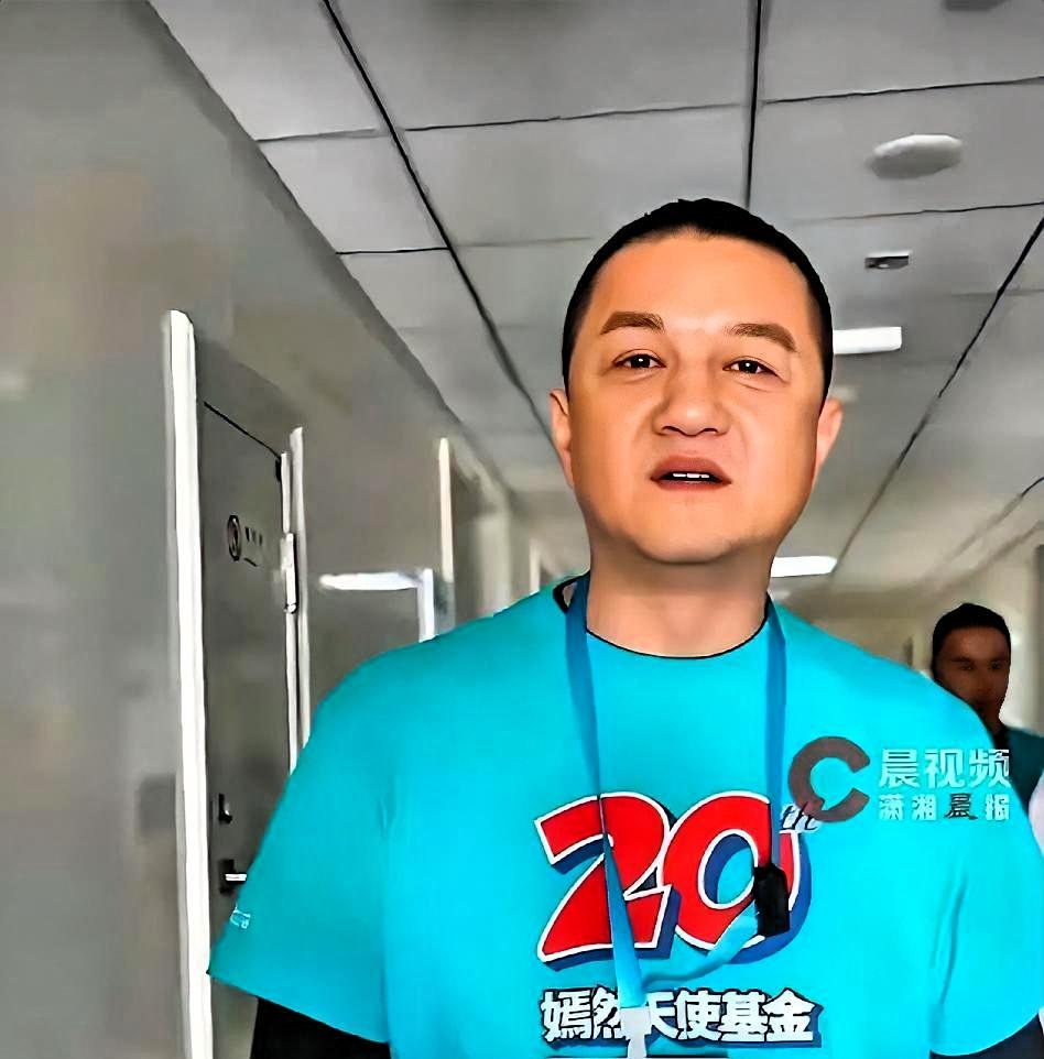 李亚鹏又哭了？这次网友吵翻了他又上热搜了。这次是因为眼泪。😅3月15日。